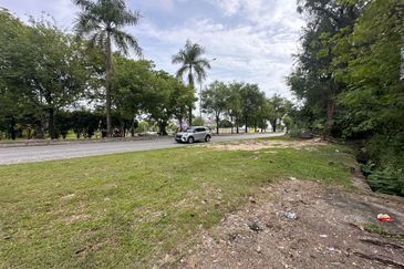 Seksyen 15 Shah Alam Prime Commercial Land for Sale. Easy Access.