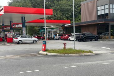 Unleash the potential of this 3.26-acre leasehold land strategically located along Persiaran Mokhtar Dahari, Shah Alam.