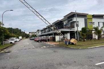 Unleash the potential of this 3.26-acre leasehold land strategically located along Persiaran Mokhtar Dahari, Shah Alam.