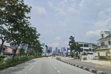 Jalan Maarof