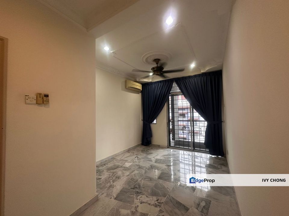 Kesuma Apartment BK3, 3 Rooms Apartment for Sale. Well Maintained, Selangor, Bandar Kinrara Puchong