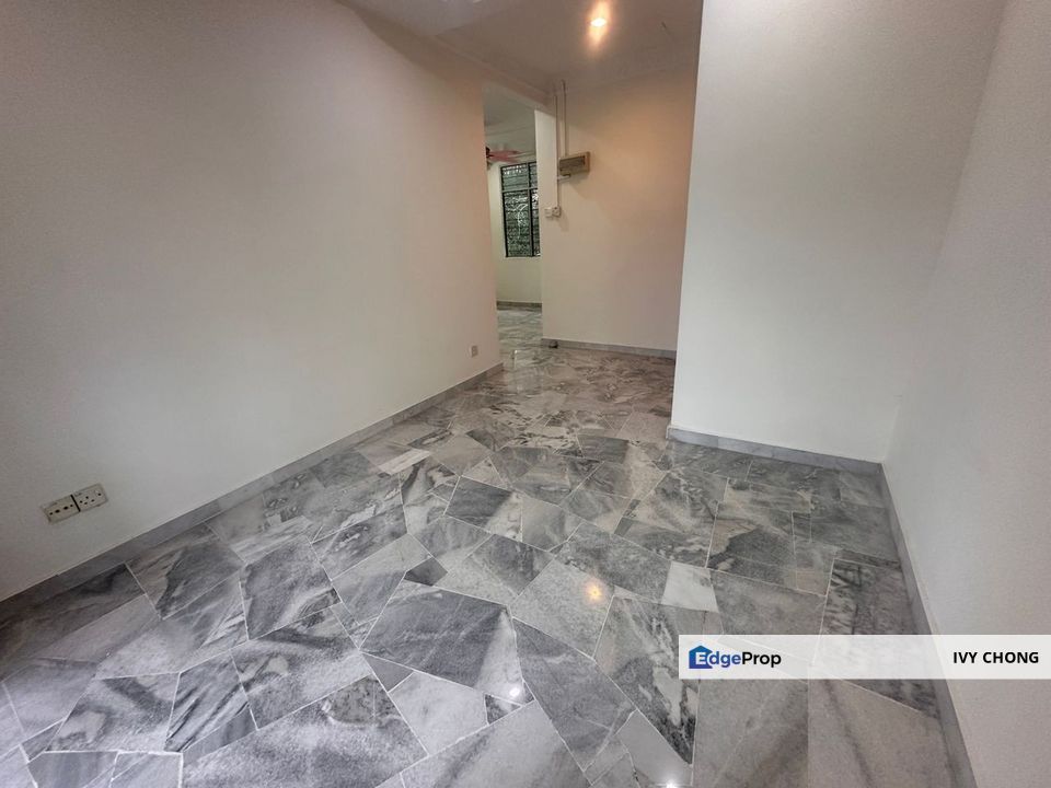 Kesuma Apartment BK3, 3 Rooms Apartment for Sale. Well Maintained, Selangor, Bandar Kinrara Puchong