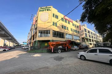 Kayu Ara Business Park, Kayu Ara