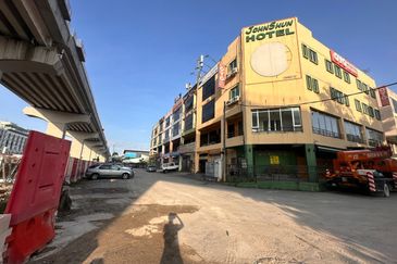 Kayu Ara Business Park, Kayu Ara