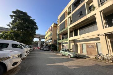 Kayu Ara Business Park, Kayu Ara