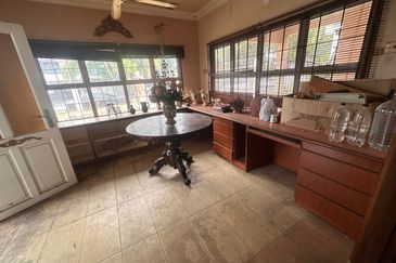 SS17 Subang Jaya Freehold House for Sale, Requires Renovation.