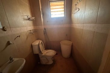 SS17 Subang Jaya Freehold House for Sale, Requires Renovation.