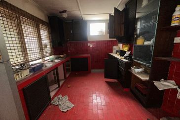 SS17 Subang Jaya Freehold House for Sale, Requires Renovation.