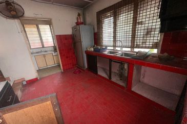 SS17 Subang Jaya Freehold House for Sale, Requires Renovation.