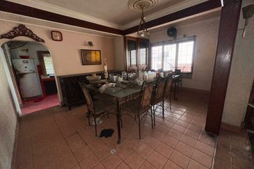SS17 Subang Jaya Freehold House for Sale, Requires Renovation.