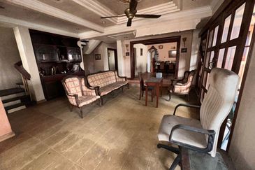 SS17 Subang Jaya Freehold House for Sale, Requires Renovation.