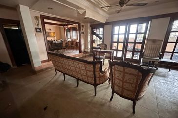 SS17 Subang Jaya Freehold House for Sale, Requires Renovation.