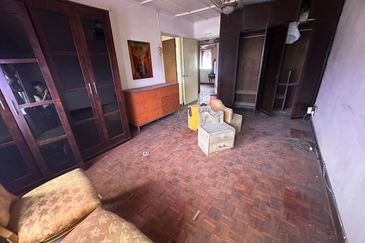 SS17 Subang Jaya Freehold House for Sale, Requires Renovation.