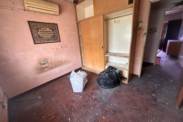 SS17 Subang Jaya Freehold House for Sale, Requires Renovation.