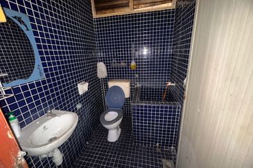 SS17 Subang Jaya Freehold House for Sale, Requires Renovation.