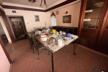 SS17 Subang Jaya Freehold House for Sale, Requires Renovation.