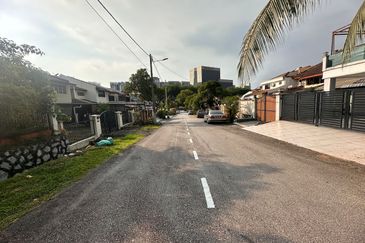 SS17 Subang Jaya Freehold House for Sale, Requires Renovation.