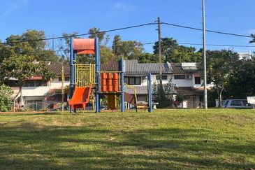 SS17 Subang Jaya Freehold House for Sale, Requires Renovation.