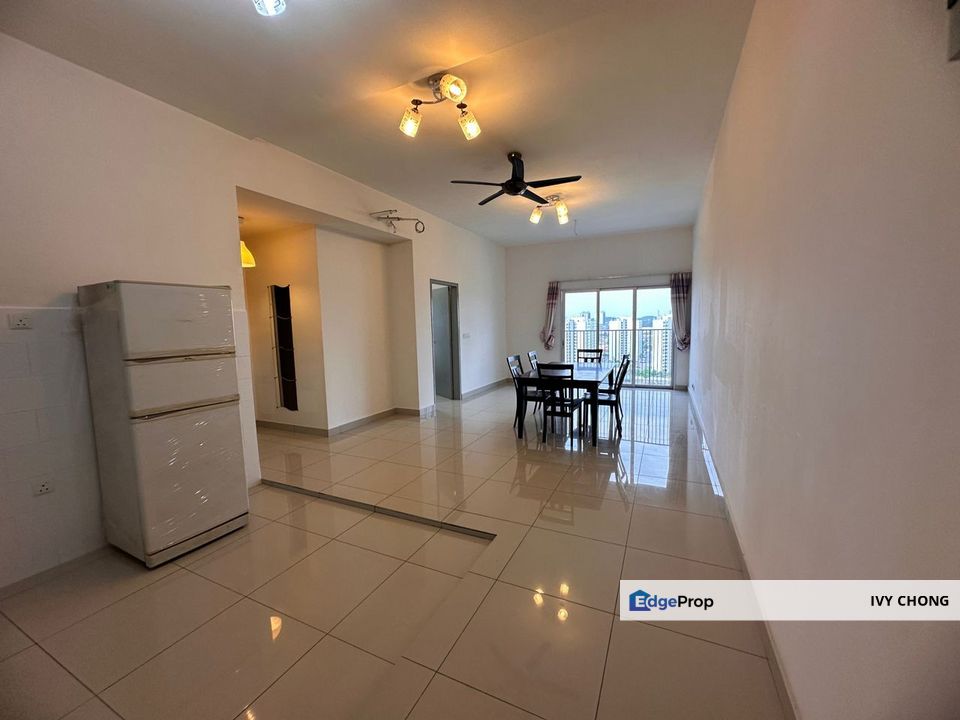 The Wharf Residence Puchong, 2 Rooms Apartment for Sale. Unblocked View, Furnished with Kitchen Cabinet, Fridge, Dining Set., Selangor, Puchong