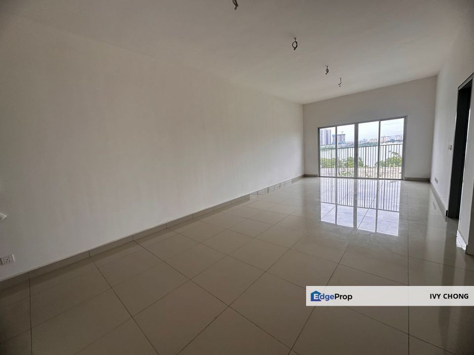 The Wharf Residence 3+1 Rooms Apartmet for Sale, 2 Car Parks, Nearby Shops, Selangor, Puchong