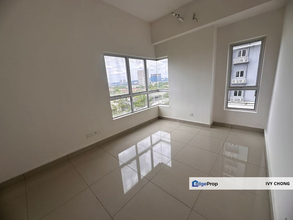 The Wharf Residence 3+1 Rooms Apartmet for Sale, 2 Car Parks, Nearby Shops, Selangor, Puchong