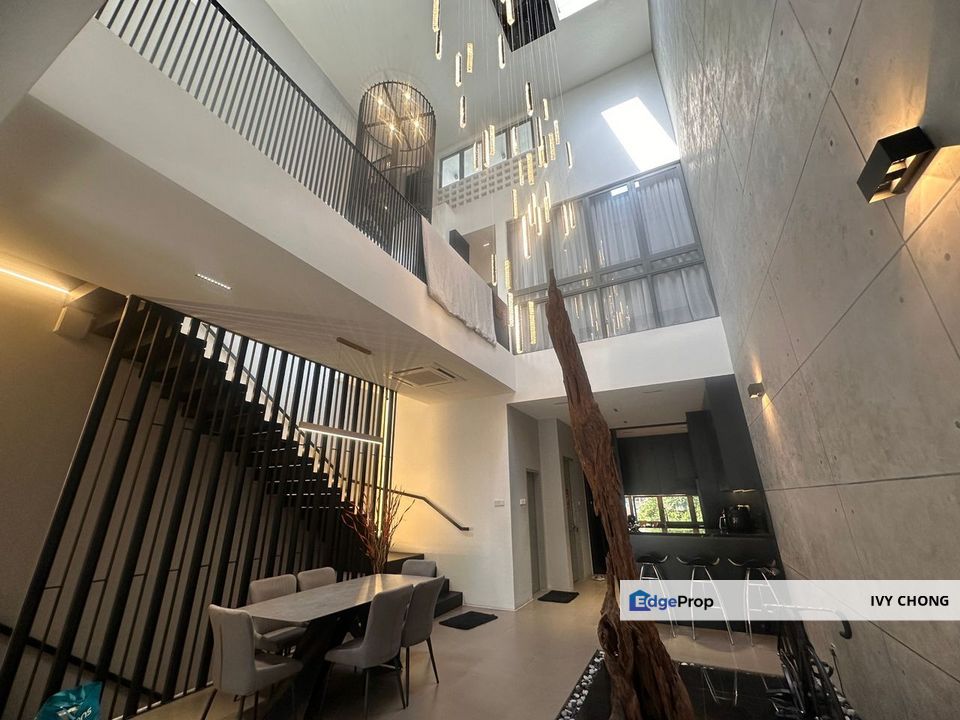 Puchong Prima 2.5 Storey House for Sale, Tastefully Renovated, Well-Maintained., Selangor, Puchong