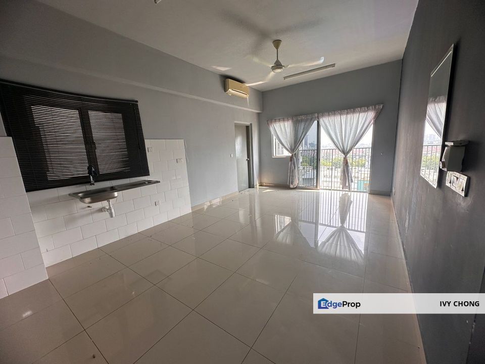 The Wharf Residence 2+1 Rooms Apartment for Rent. With Balcony & 2 ACs., Selangor, Puchong