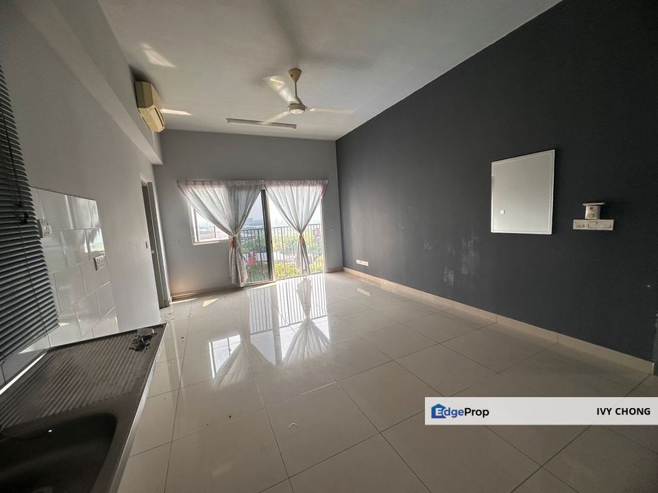 The Wharf Residence 2+1 Rooms Apartment for Rent. With Balcony & 2 ACs., Selangor, Puchong