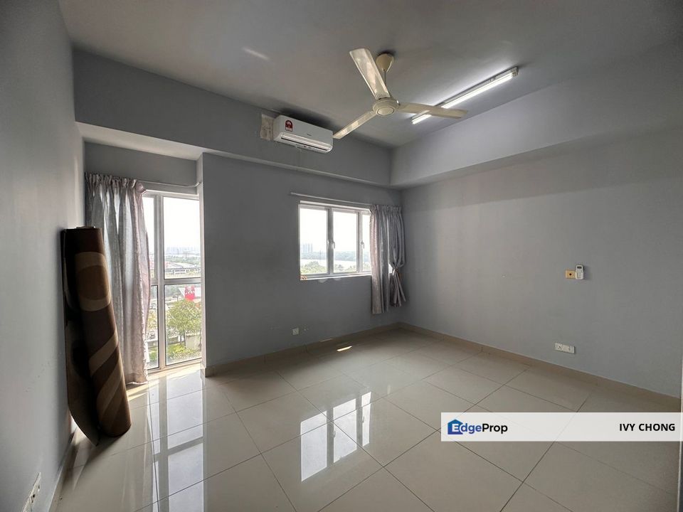 The Wharf Residence 2+1 Rooms Apartment for Rent. With Balcony & 2 ACs., Selangor, Puchong