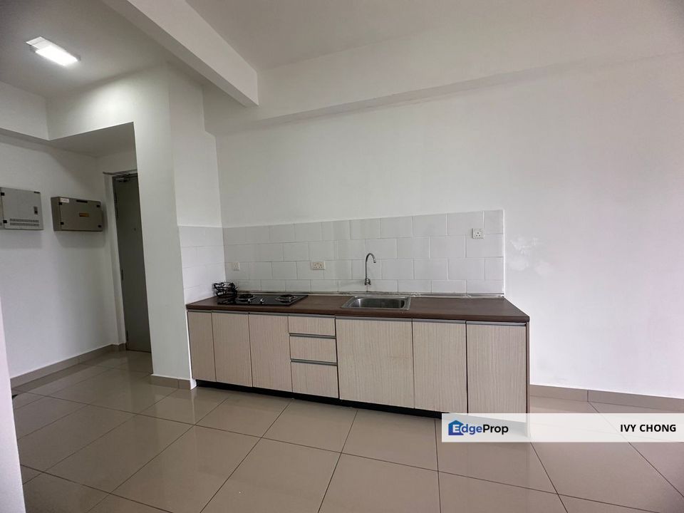 The Wharf Residence 2+1 Rooms with Kitchen Cabinet for Rent. Nearby Shops., Selangor, Puchong