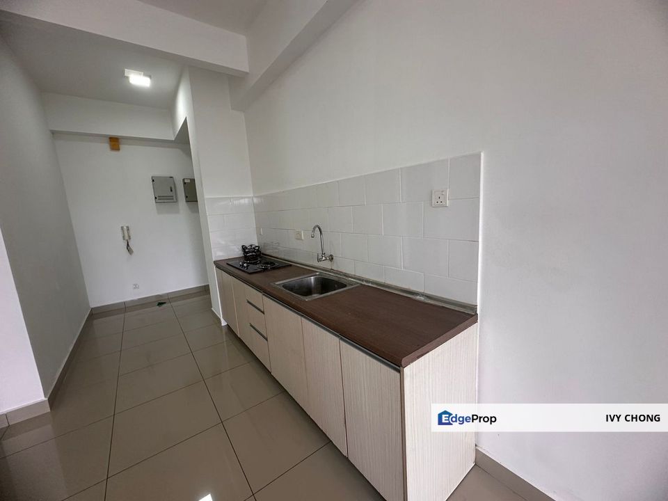 The Wharf Residence 2+1 Rooms with Kitchen Cabinet for Rent. Nearby Shops., Selangor, Puchong