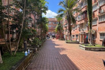 Pangsapuri Permata Merah (Red Ruby), Taman Universiti Indah