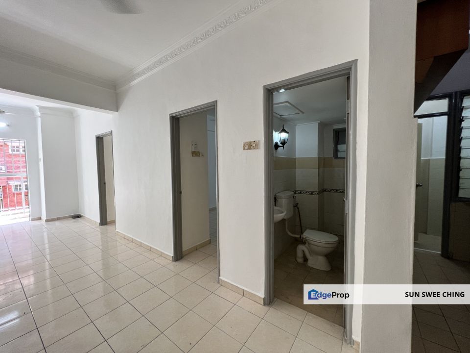 Newly painted move in condition affordable apartment for rent , Selangor, Seri Kembangan