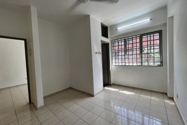 Pangsapuri Permata Merah (Red Ruby), Taman Universiti Indah