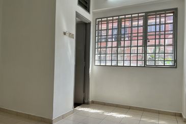 Pangsapuri Permata Merah (Red Ruby), Taman Universiti Indah