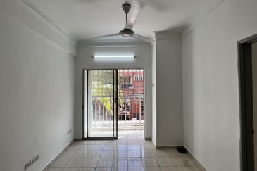 Pangsapuri Permata Merah (Red Ruby), Taman Universiti Indah