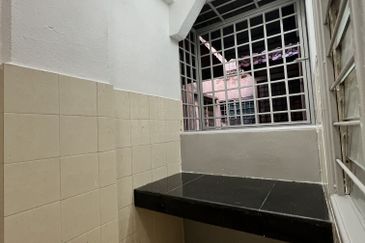 Pangsapuri Permata Merah (Red Ruby), Taman Universiti Indah