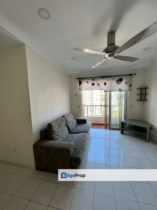 Mid floor swimming pool view Gated & Guarded Vista Pinggiran Condo with balcony and Kitchen Cabinet , Selangor, Seri Kembangan