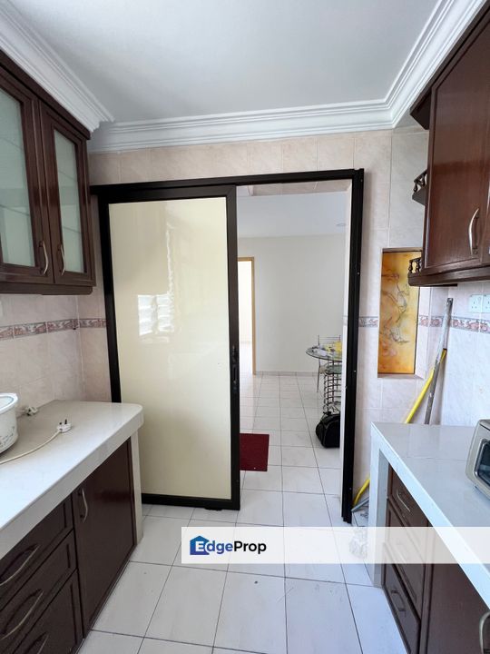Mid floor swimming pool view Gated & Guarded Vista Pinggiran Condo with balcony and Kitchen Cabinet , Selangor, Seri Kembangan