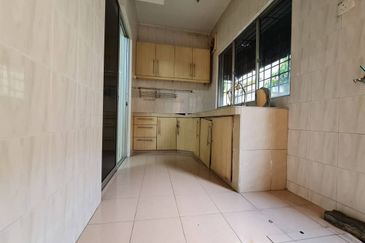 Taman Pinggiran Putra