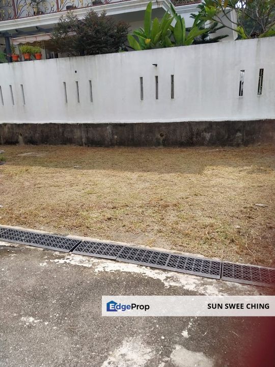 Clean, well-kept double storey, G & G Semi D with extra land for rent, Selangor, Seri Kembangan