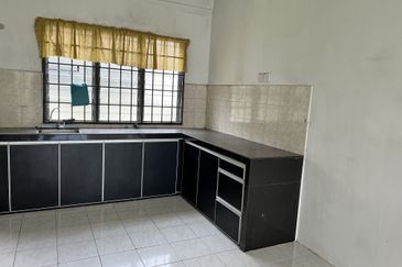 Taman Pinggiran Putra