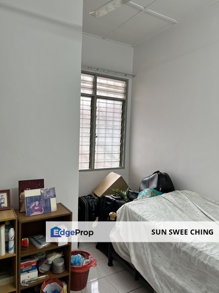 Partially furnished very well kept , Selangor, Seri Kembangan