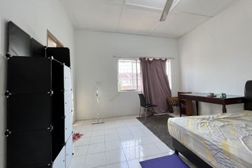 Taman Pinggiran Putra