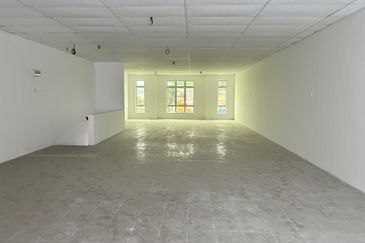 Batang Kali Facing MainRoad Office For Rent 