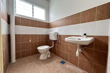 Batang Kali Facing MainRoad Office For Rent 