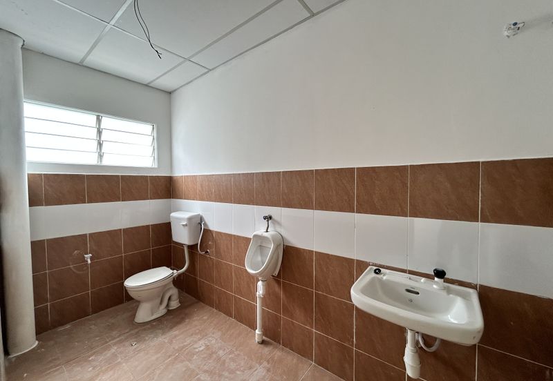 Batang Kali Facing MainRoad Office For Rent 