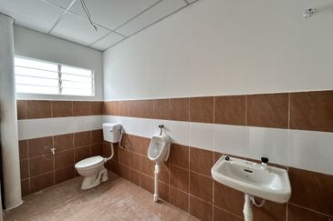 Batang Kali Facing MainRoad Office For Rent 