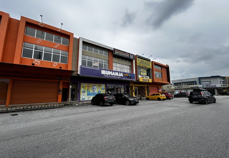 Batang Kali - Main Road Corner Office For Rent 