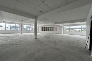 Batang Kali - Main Road Corner Office For Rent 